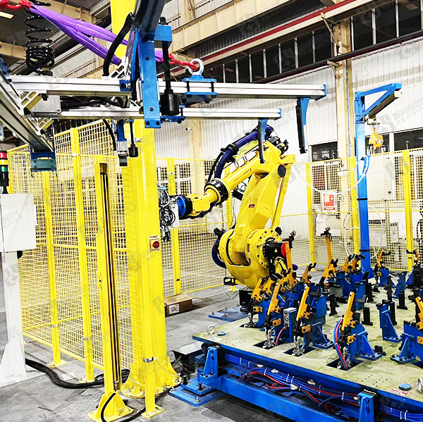 電池包鉚接、焊接工作站